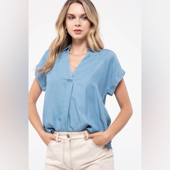 NWT Mine Women’s Chambray Rolled Short Sleeve Back Button Blouse Sz Small, Blue - Picture 5 of 9